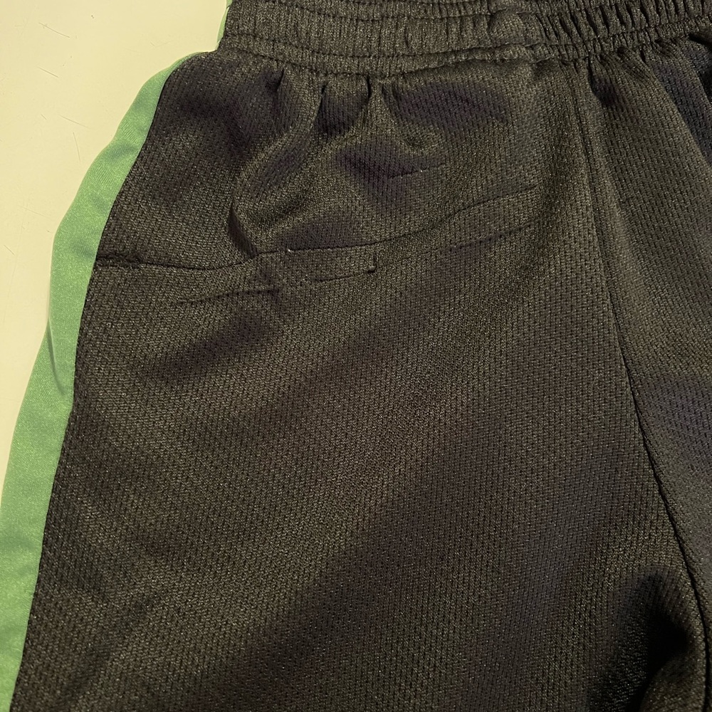 Bundle of 2 small kids shirts and 3 small kids athletic shorts - Picture 7 of 16
